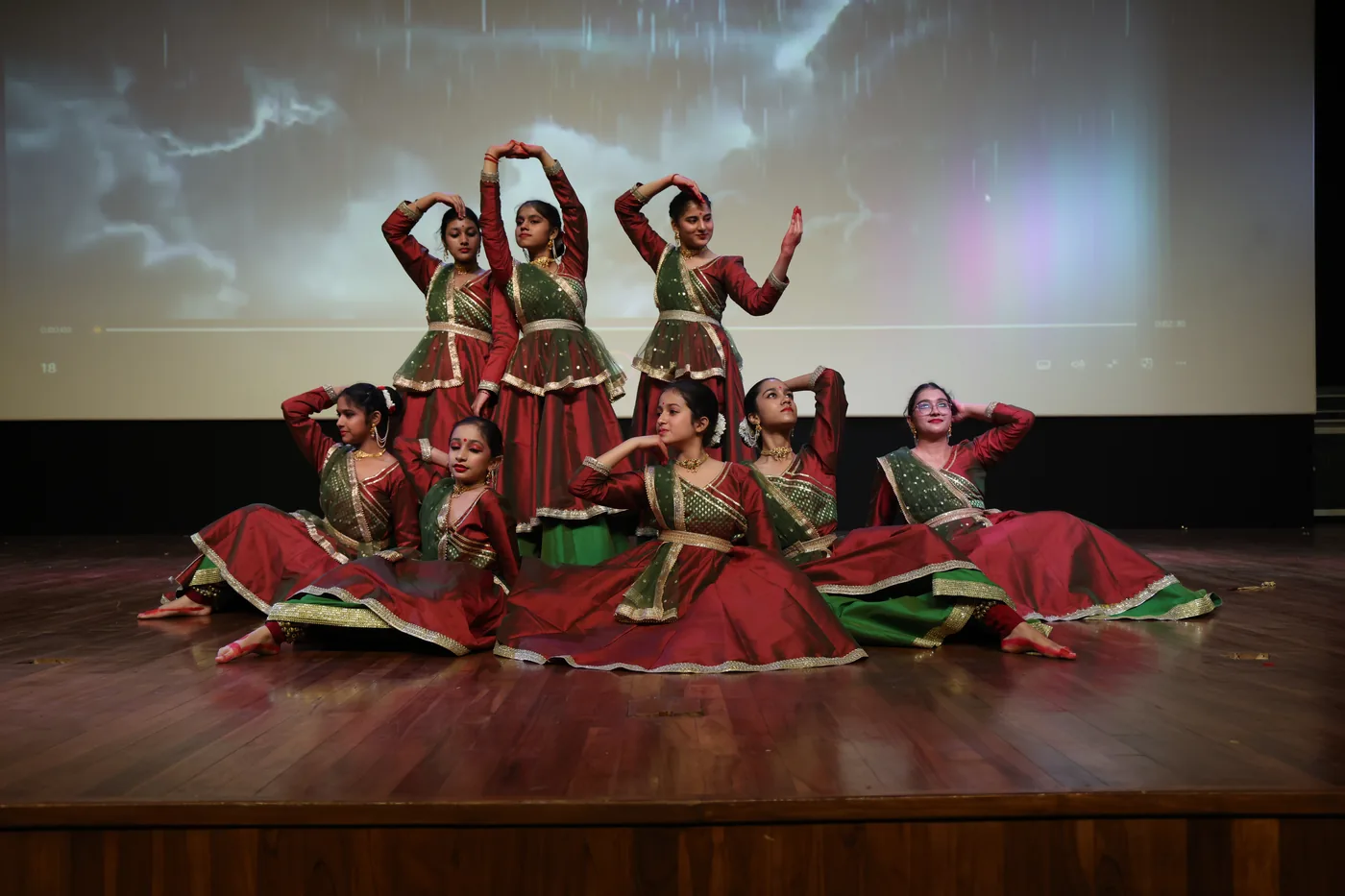 Wedding choreography and family dance performance practice